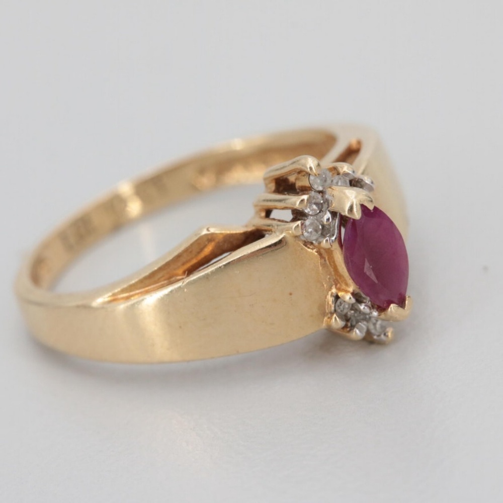 *SOLD* 10k yellow gold ruby & diamond ring - Picture 4 of 6